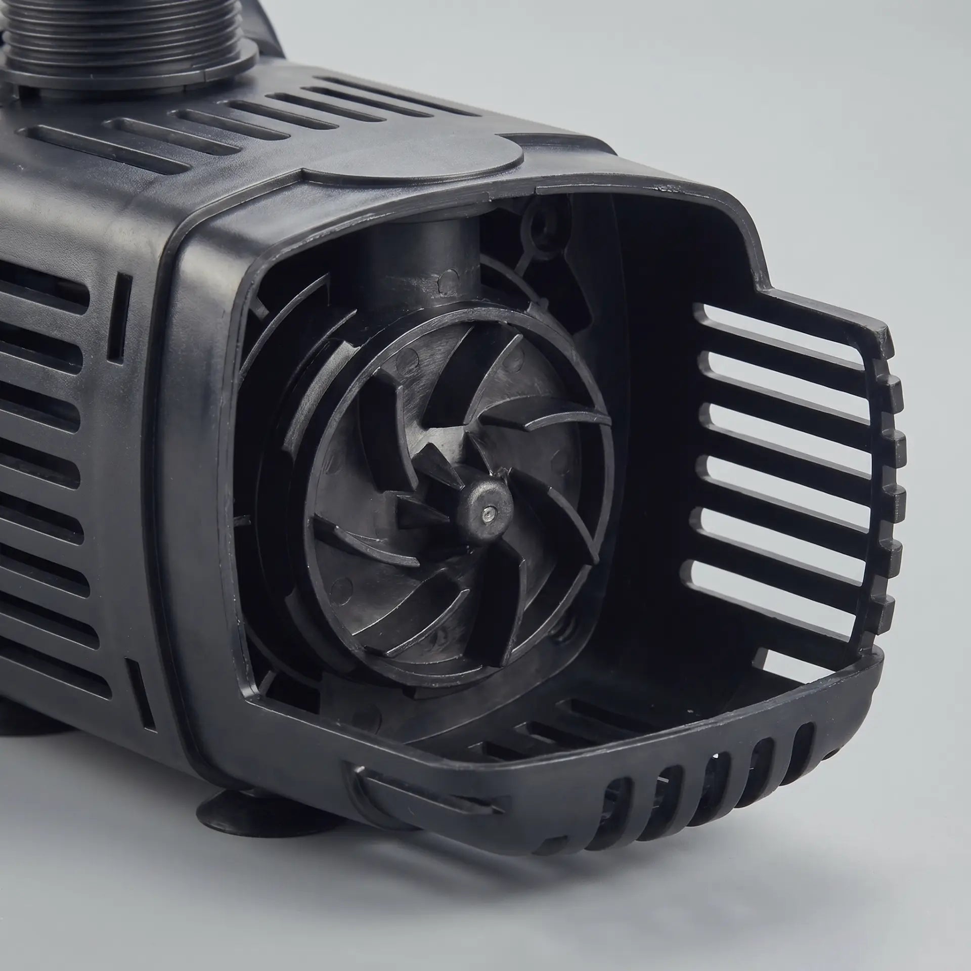 Superflow Techno LV – offener Rotor mit Filterdeckel für verstopfungsfreien Betrieb bis 8 mm